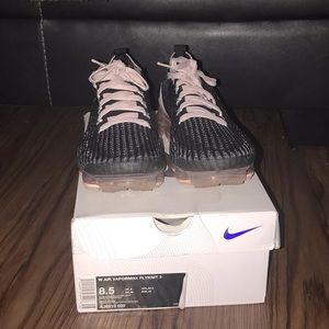 Flynit air max size 8.5.